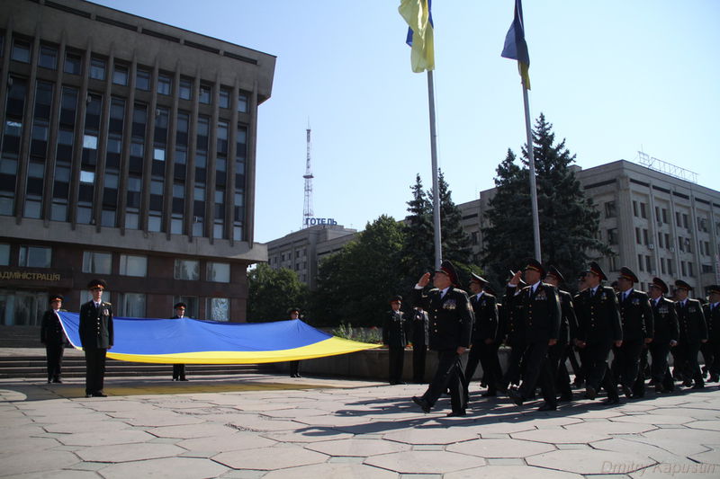 Урочистий мітинг біля будівлі ЗОДА
