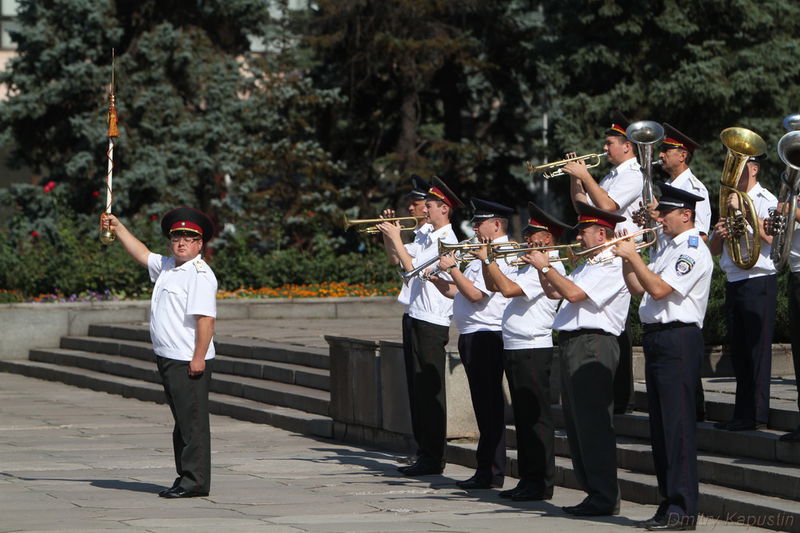 Урочистий мітинг біля будівлі ЗОДА