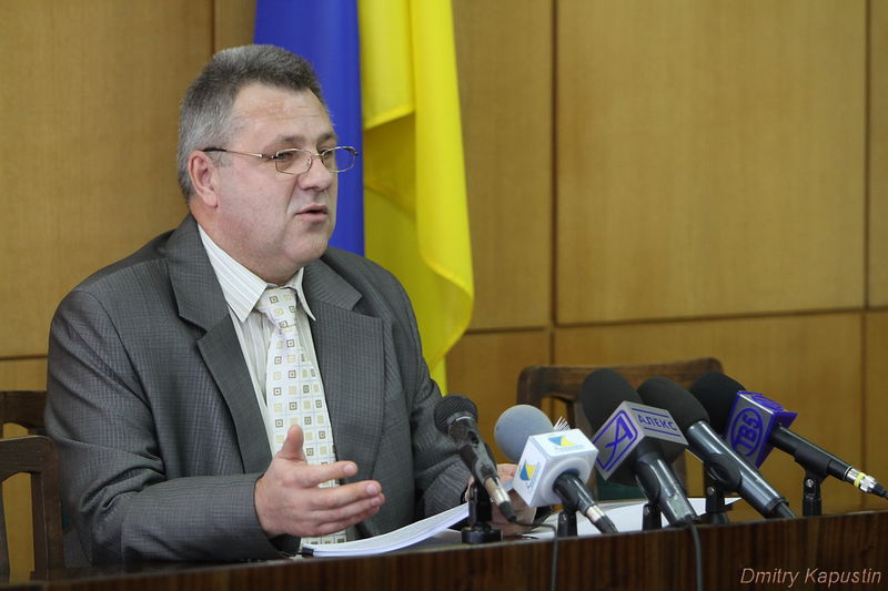 Олександр Білий під час брифінгу для журналістів