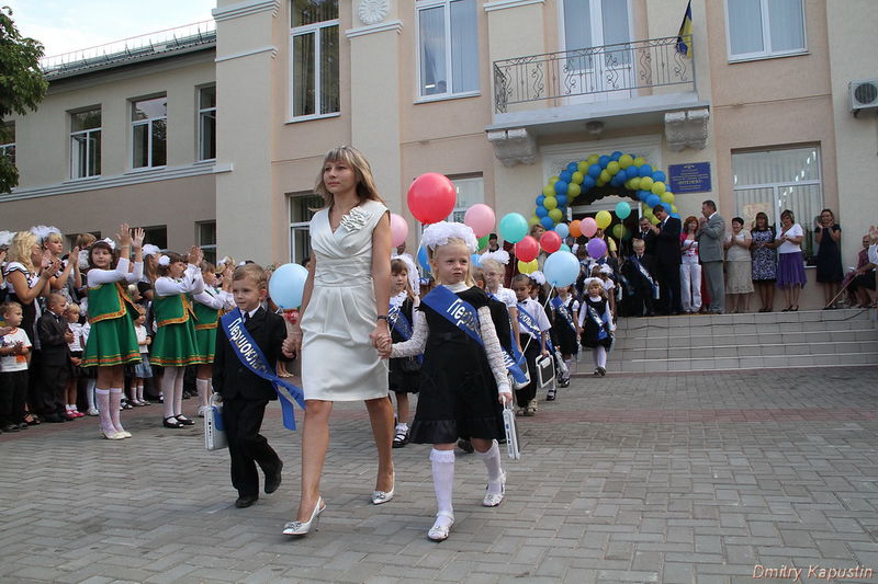 Перший дзвоник у навчально-виховному комплексі «Інтелект» у селищі Кушугум