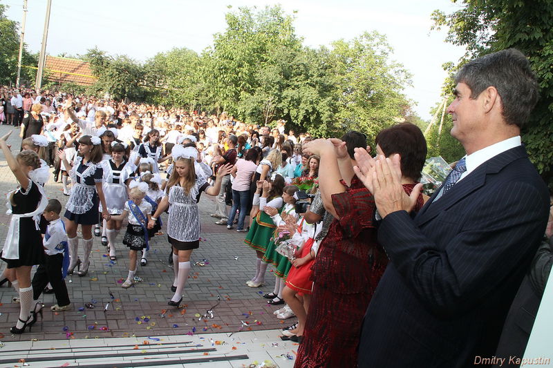 Перший дзвоник у навчально-виховному комплексі «Інтелект» у селищі Кушугум