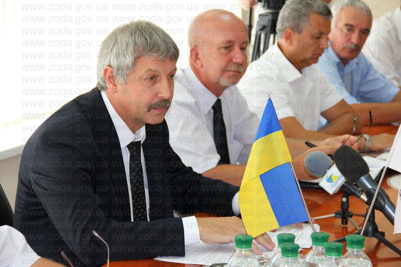 Від імені голови облдержадміністрації Бориса Петрова на Запорізькій землі високих гостей привітав заступник голови ОДА Петро Гончарук