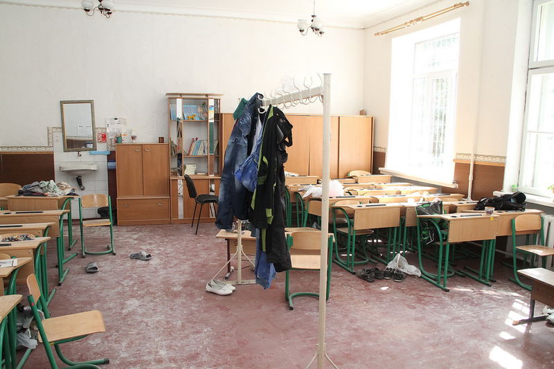 Сьогодні в класах гімназії працюють тільки будівельники.
