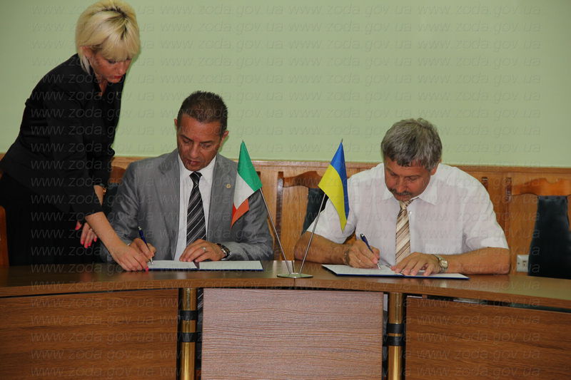 У рамках зустрічі відбулося урочисте підписання Меморандум про співробітництво між Запорізькою обласною державної адміністрацією та Комісією з розвитку міжнародних економічних відносин італійської програми «Business Gate»