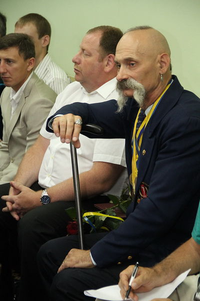 Квіти, нагороди, подарунки - провідним спортсменам Запорізького краю 