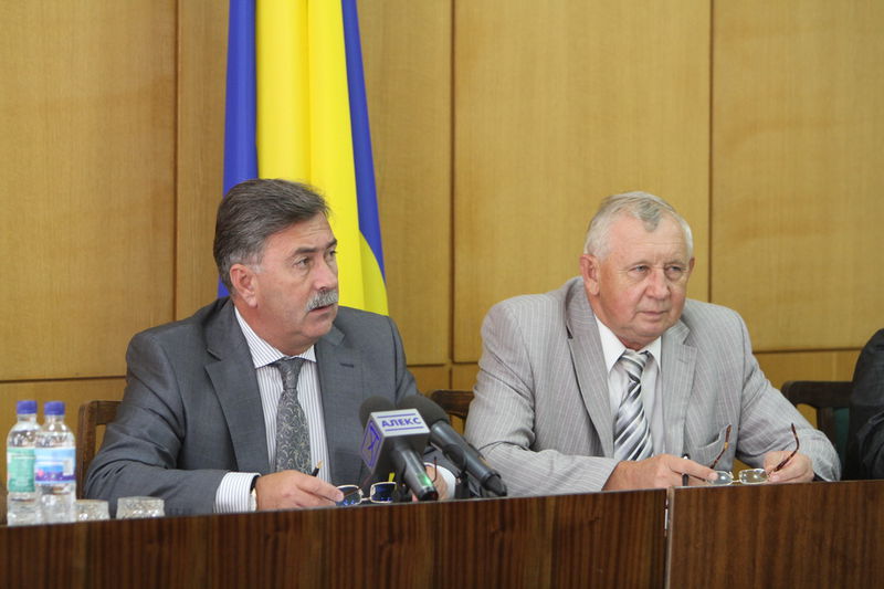 Заступник голови ОДА Микола Ярмощук та начальник ГУ праці та соціального захисту населення ОДА Віктор Панкратов