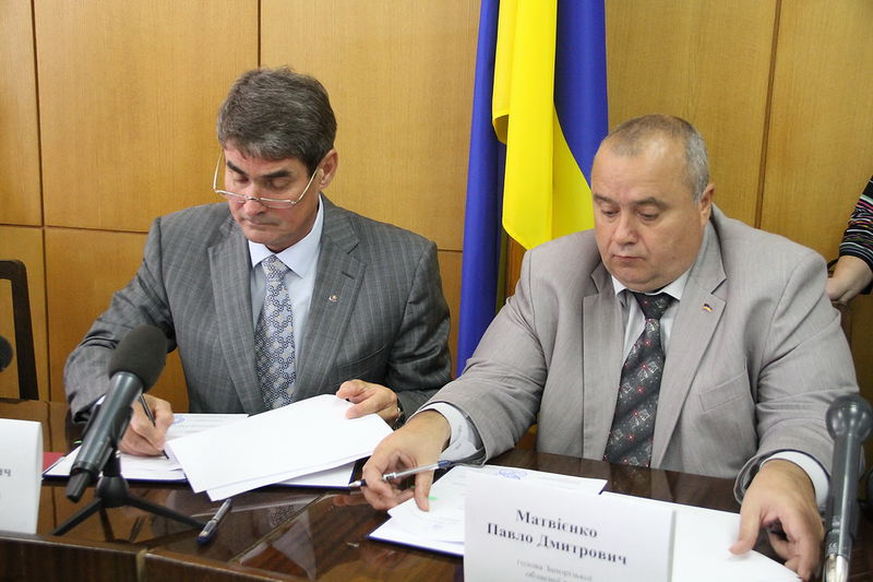 Обласне керівництво скріплює Меморандум підписами