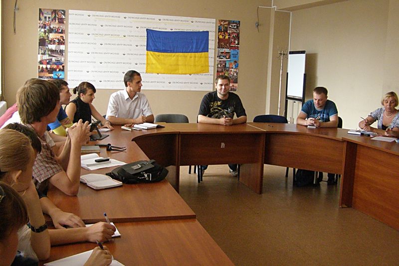 Запорізькі молодіжні організації радикального спрямування запросили до діалогу