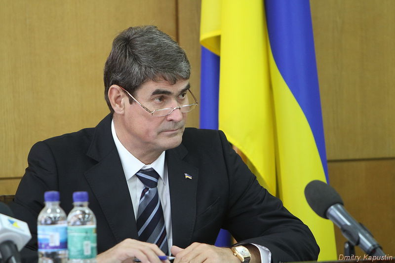 Борис Петров під час наради з керівниками управлінь