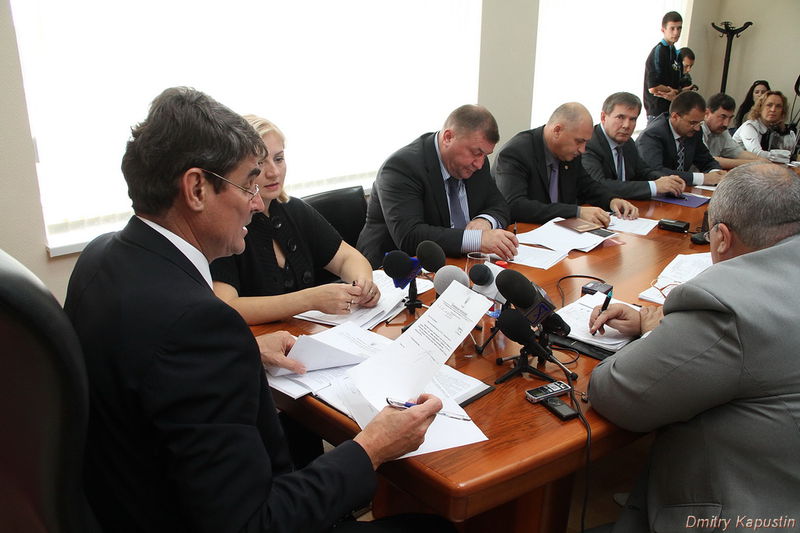 Більше від усіх зауважень по доповіді від голови ОДА отримав керівник міста Токмак Ігор Котелевський