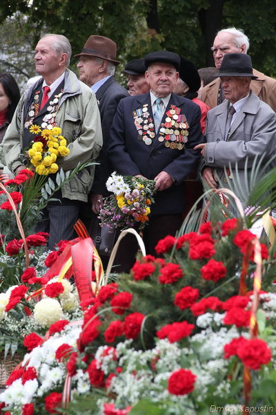 Учасники мітингу з нагоди Дня визволення Запоріжжя
