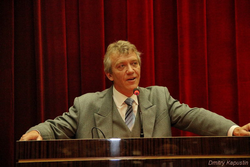 Головний диригент  академічного симфонічного оркестру Запорізької обласної філармонії В’ячеслав Редя