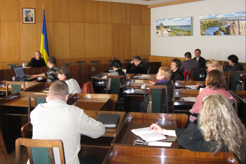 Громадськість вчиться взаємодії та контролю за владою