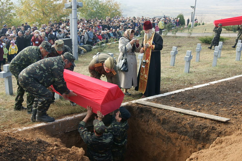 Перепоховані залишки ще 41 бійця