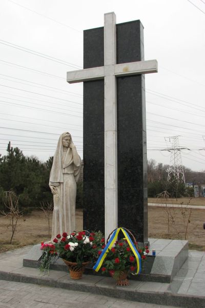 Пам’ятний знак жертвам Голодомору 1932-1933 років