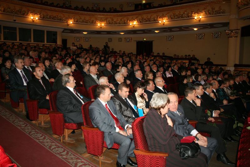 У обласному музично-драматичному театрі імені Магара пройшли урочисті збори з нагоди Дня місцевого самоврядування