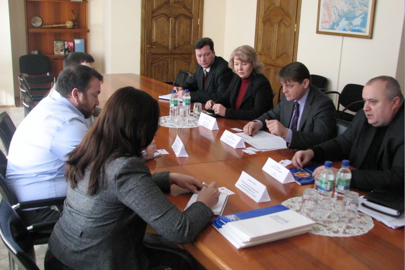 Американці будуть сприяти розвитку співпраці обласної влади з громадськістю