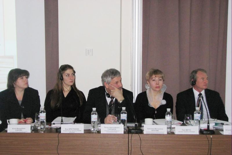 Канадські та українські експерти допомагають запоріжцям удосконалювати роботу дозвільних центрів