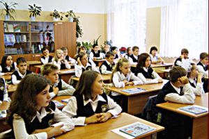 Діти повертаються до школи