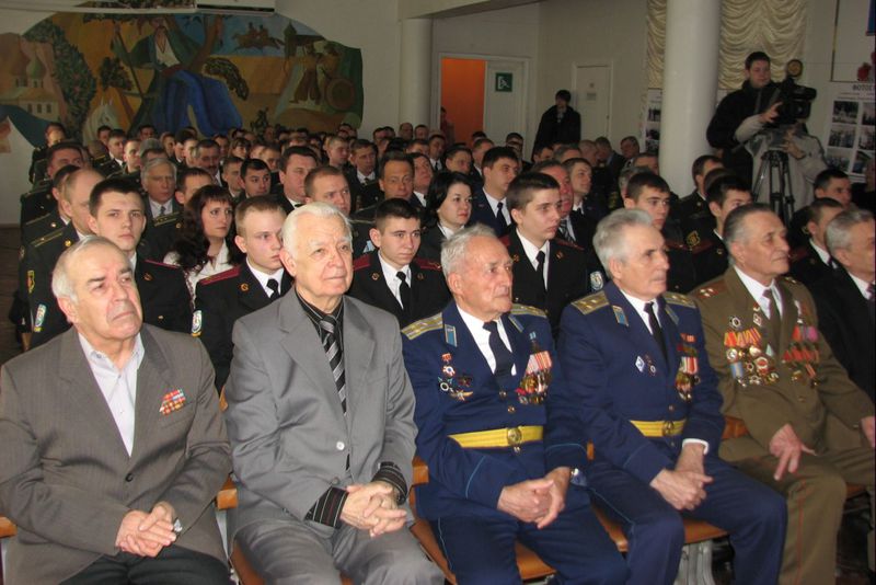 В заході взяли участь і ветерани війни, і майбутні військовослужбовці – вихованці Запорізького обласного ліцею з посиленою військово-спортивною підготовкою «Захисник».