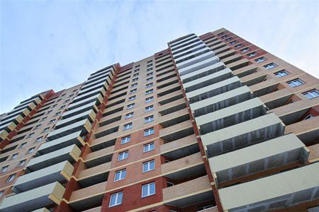 Нові квартири в сучасному житловому комплексі зустрічають своїх мешканців