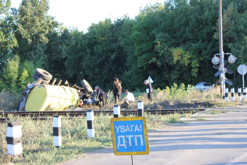 Влада закликає водіїв автотранспорту бути особливо уважними при перетині залізничних переїздів