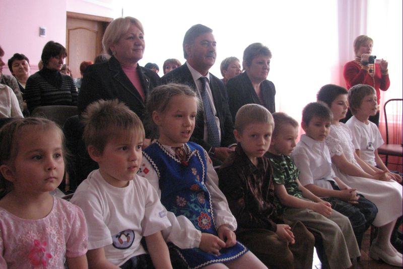 Подарунки до Великодня – від влади