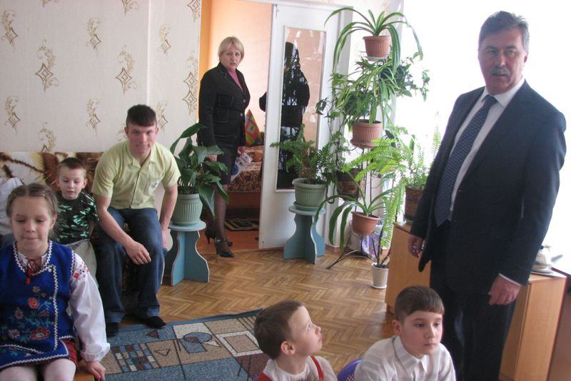 Подарунки до Великодня – від влади