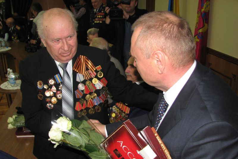 Напередодні  9 травня