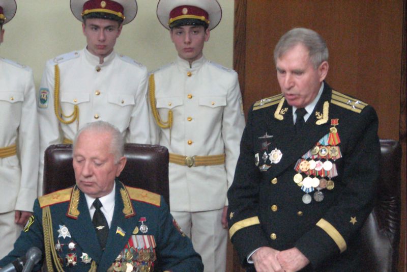 Напередодні  9 травня