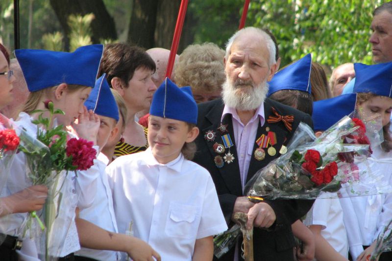 Урочистий мітинг, присвячений 67-й річниці Перемоги у Великій Вітчизняній війни,  відбувся біля меморіалу «Скорботна мати»