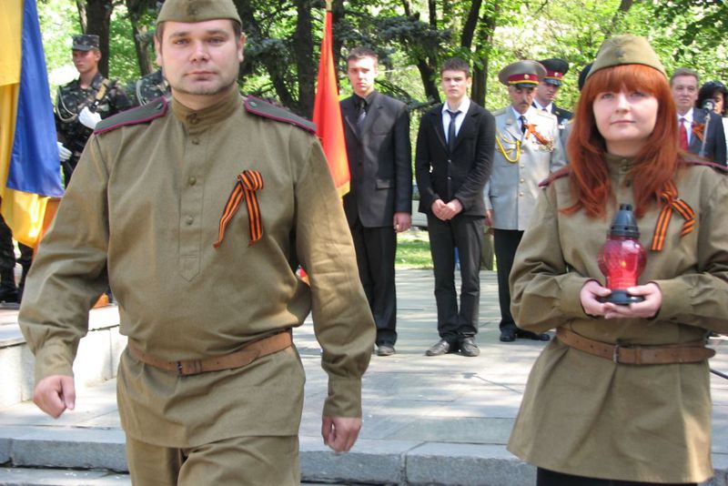 Урочистий мітинг, присвячений 67-й річниці Перемоги у Великій Вітчизняній війни,  відбувся біля меморіалу «Скорботна мати»