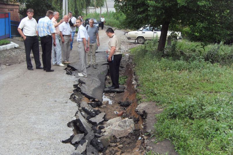 У Пологах ліквідовано наслідки негоди: воду з присадибних ділянок відкачано, електропостачання відновлено