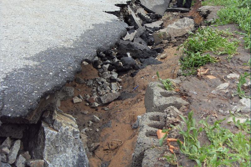 У Пологах ліквідовано наслідки негоди: воду з присадибних ділянок відкачано, електропостачання відновлено