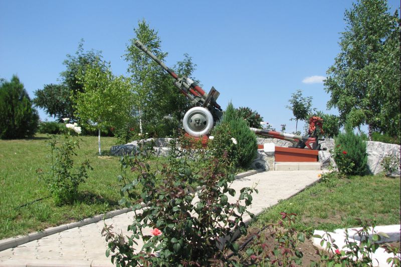 Один з кращих військово-братських меморіальних комплексів області - в Чапаєвці