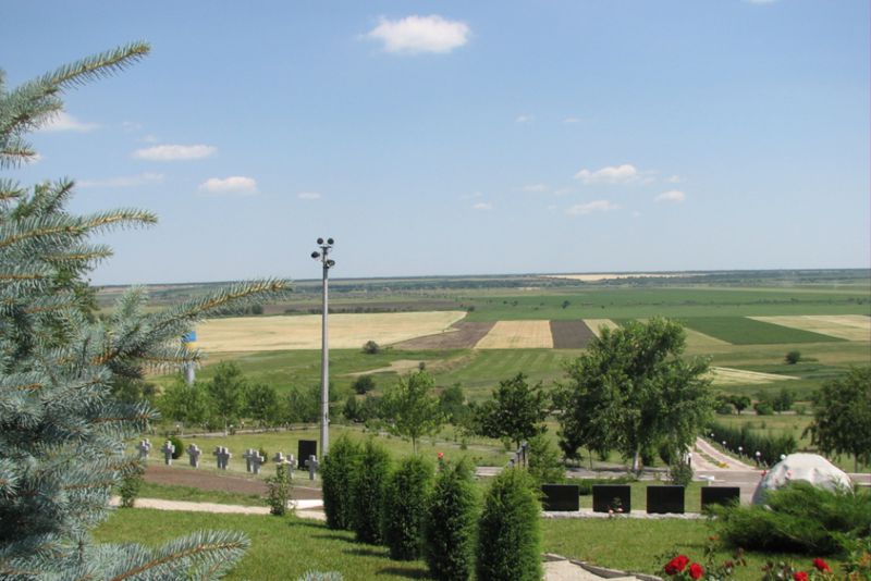 Один з кращих військово-братських меморіальних комплексів області - в Чапаєвці