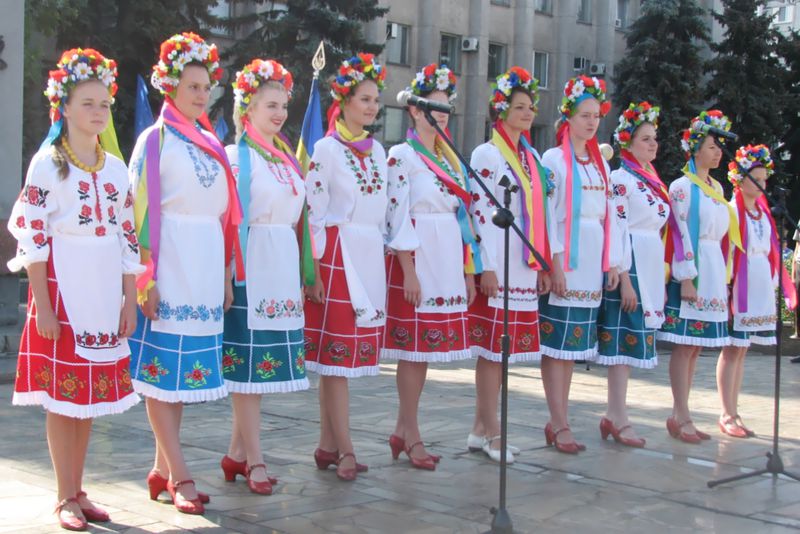 Урочистості, присвячені 16-й  річниці прийняття Верховною Радою Конституції України,  відбулись сьогодні в Запоріжжі  біля погруддя Тараса Шевченка