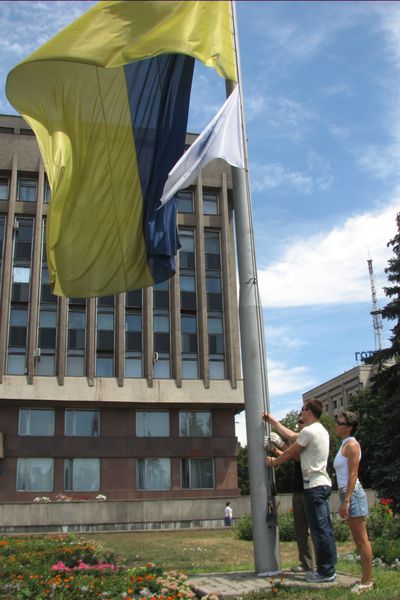 Урочисте підняття Державного прапора України разом з прапором Національного олімпійського комітету України з нагоди відкриття ХХХ Олімпійських ігор у Лондоні