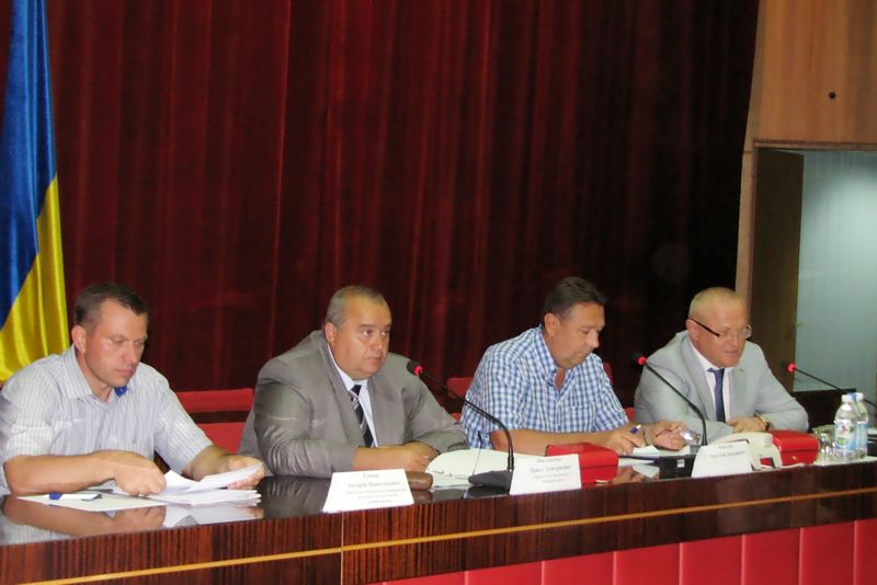 Запорізьку футбольну громадськість найбільше цікавить справедливе суддівство та розвиток юнацького футболу