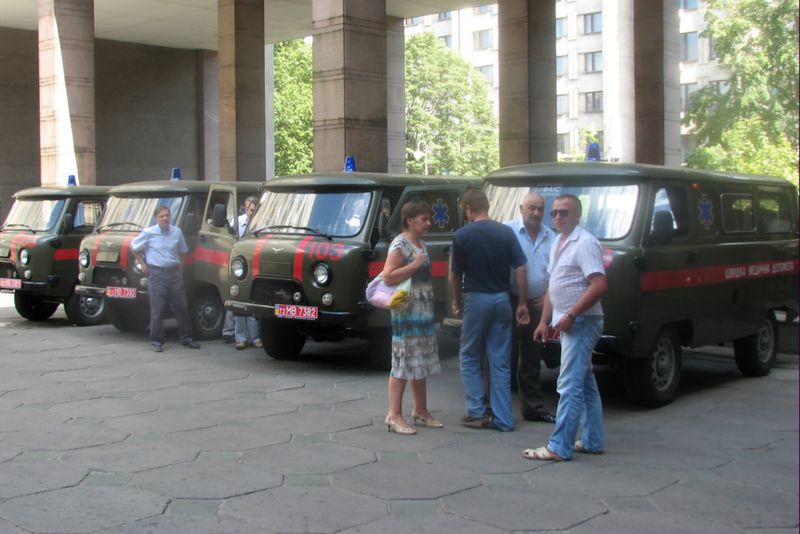 Область отримала чотири автомобілі «швидкої допомоги» від інвесторів