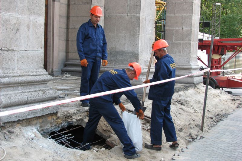 У будівлю обласної філармонії закладено капсулу часу з нагоди початку  реконструкції