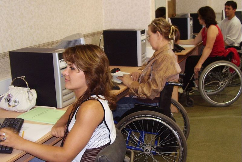 Запорізькі інваліди можуть безкоштовно отримати професію в трьох регіонах України