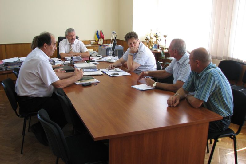 Заступник голови облдержадміністрації Петро Гончарук провів нараду з питань стабілізації ситуації на ПАТ «Дніпроспецсталь» та ПАТ «Запорізький завод феросплавів»