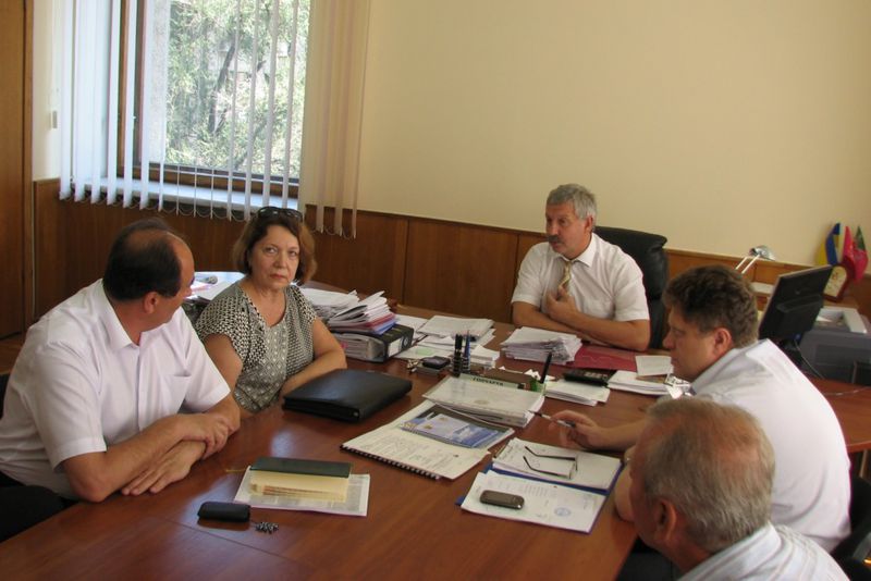 Заступник голови облдержадміністрації Петро Гончарук провів нараду з питань стабілізації ситуації на ПАТ «Дніпроспецсталь» та ПАТ «Запорізький завод феросплавів»