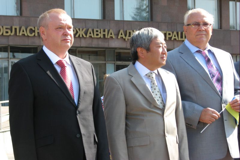 Запоріжці вшановують  Державний Прапор України
