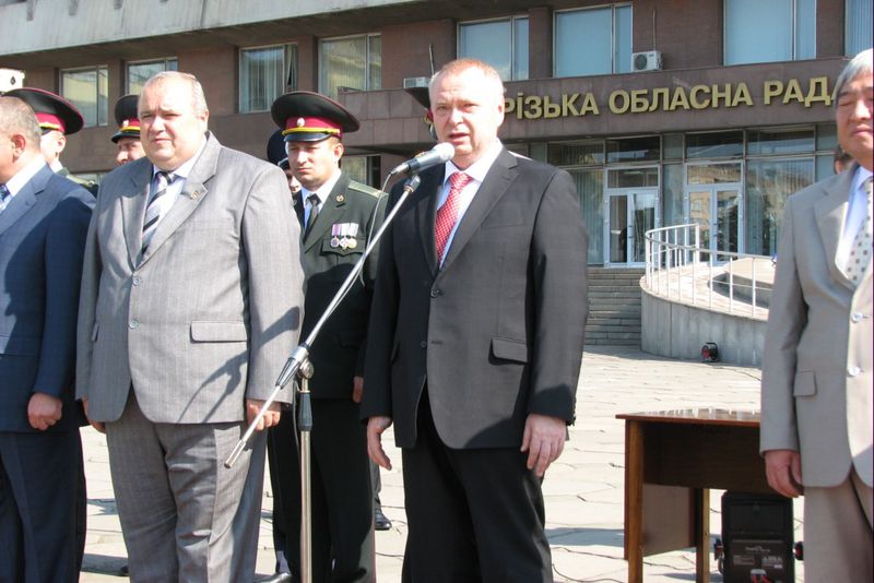 Запоріжці вшановують  Державний Прапор України