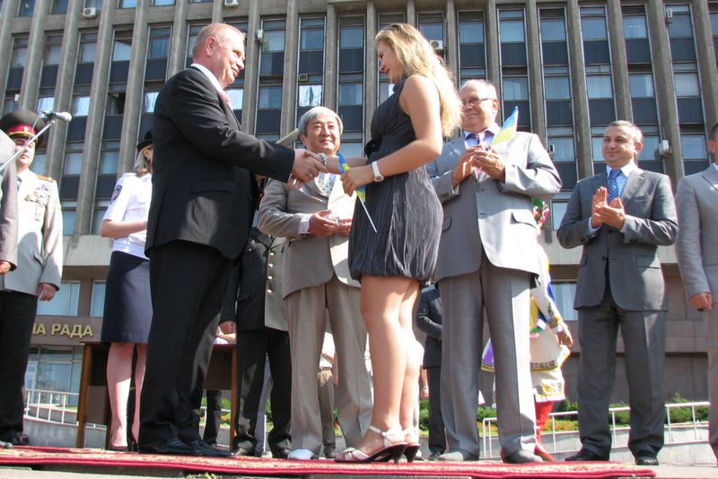 Запоріжці вшановують  Державний Прапор України
