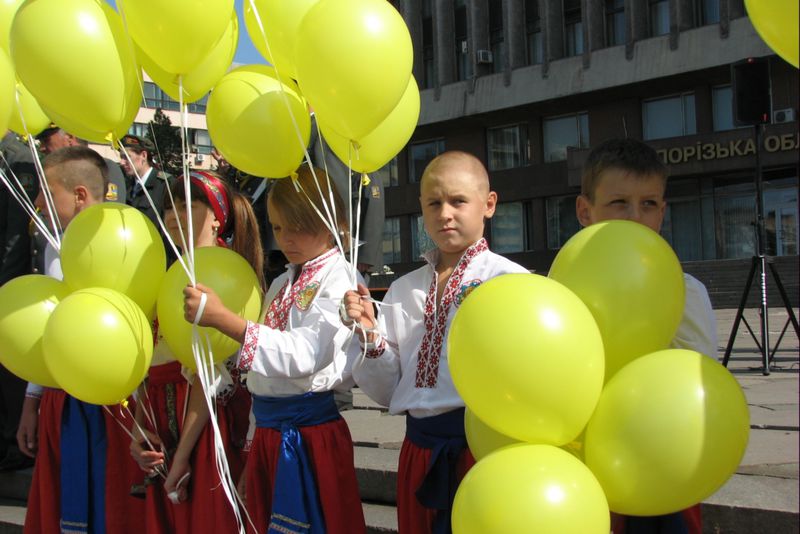 Запоріжці вшановують  Державний Прапор України