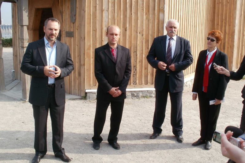 В історико-культурному комплексі „Запорозька Січ” Національного заповідника „Хортиця” в рамках ІІІ Всеукраїнського козацького фестивалю „Покрова на Хортиці” відбулась презентація виставки ікон
