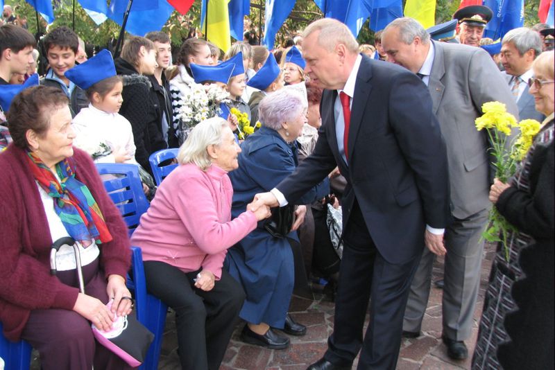 Голова облдержадміністрації Олександр Пеклушенко взяв участь у мітингу-реквіємі